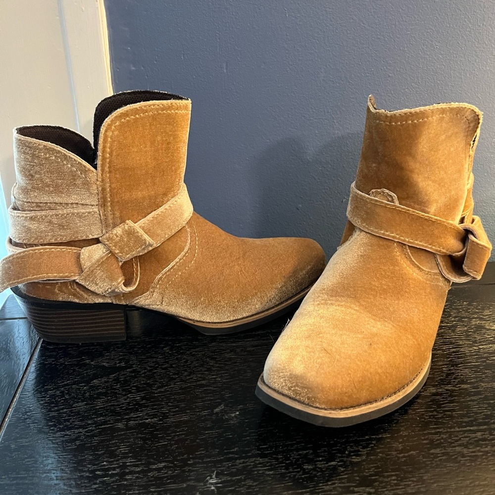 Velvet boots